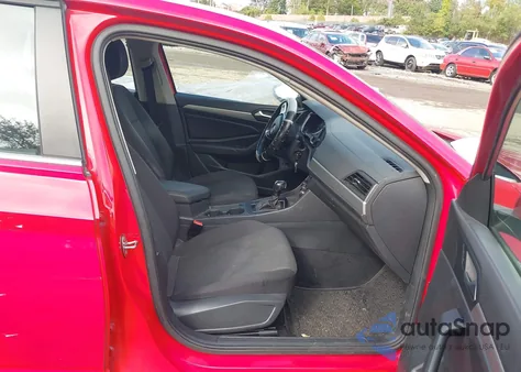 2019 Volkswagen Jetta 1.4T R-Line/1.4T S/1.4T Se z USA, uszkodzony, nr VIN 3VWC57BU0KM029034